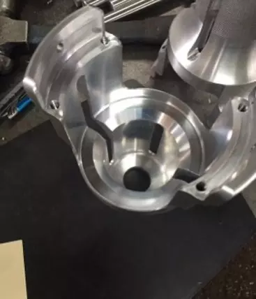 pièce mécanique complexe usinée sur mesure